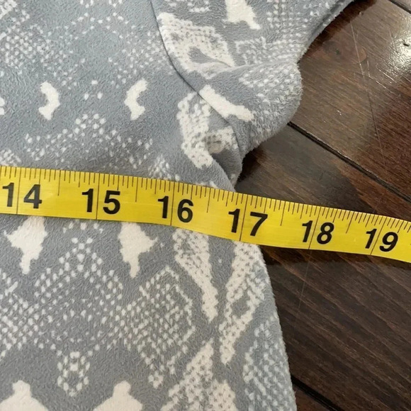 J. McLaughlin shift dress  Stretch velvet Gray cream Short sleeved Women’s S NWT - Picture 8 of 15